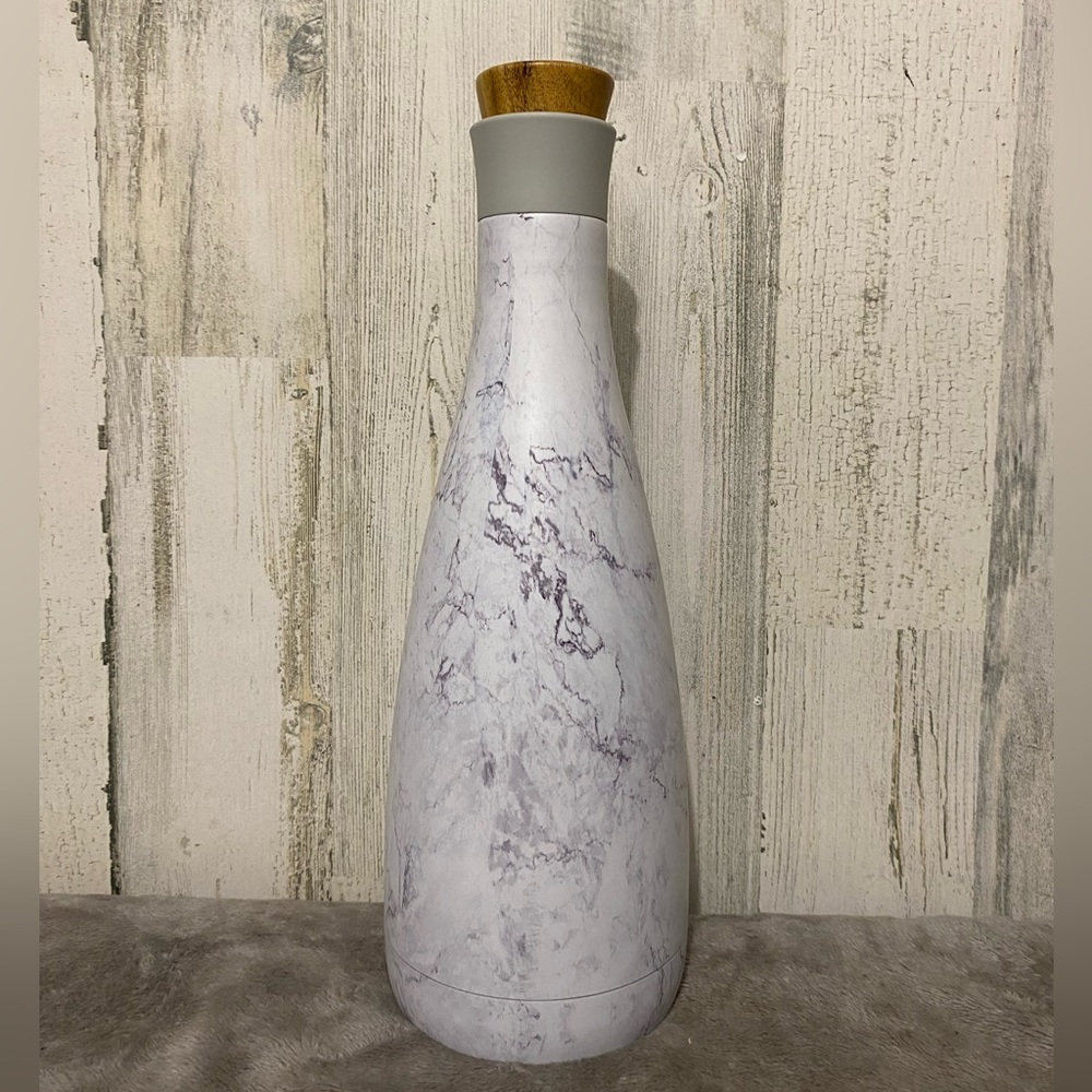 0610 Manna Hydration Carafe Bottle with Acacia Wooden Spout Lid